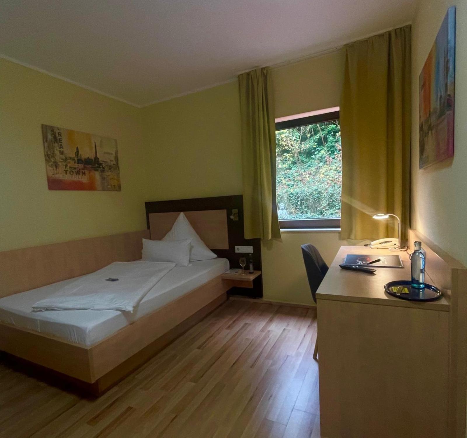 Hotel Waldesruh Mühltal Esterno foto